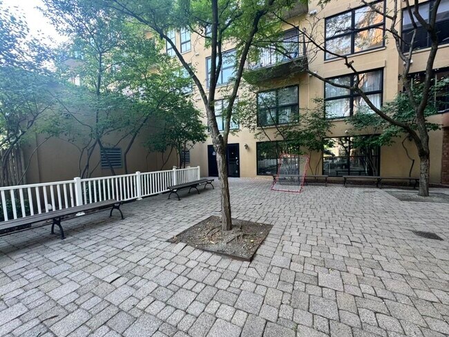 Building Photo - 659 1st St
