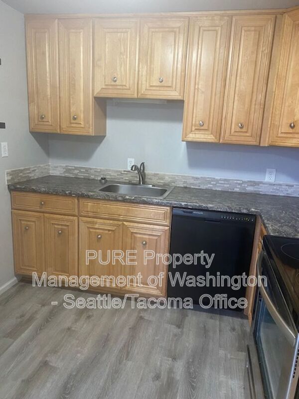 Building Photo - 1422 116th St S