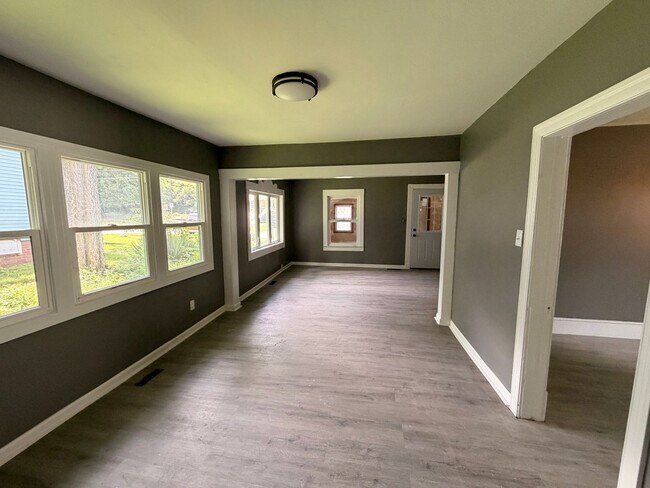 Building Photo - Charming 2BR Home in Highland Park Des Moines Coming Soon!