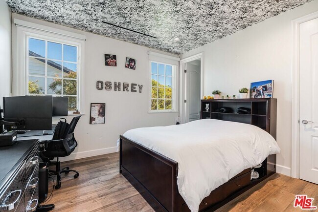 Building Photo - 3880 Prado del Trigo