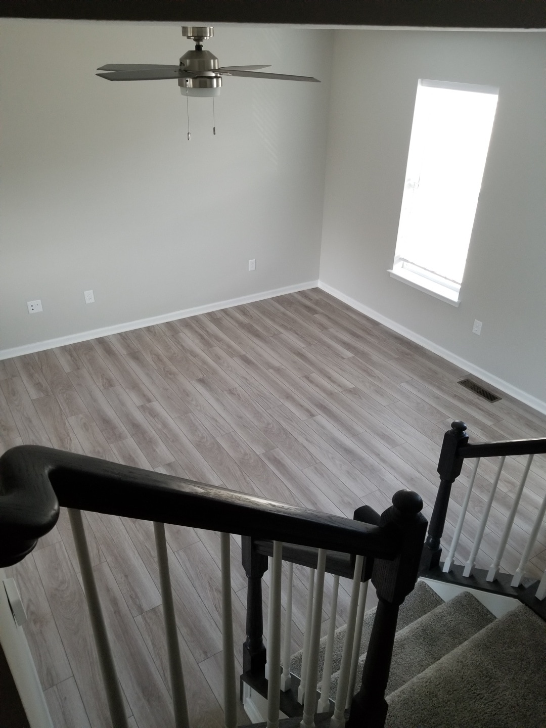 Livingroom 13.6x17 - 70 Dover Ct