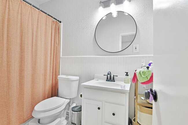 Building Photo - 2007 68th St