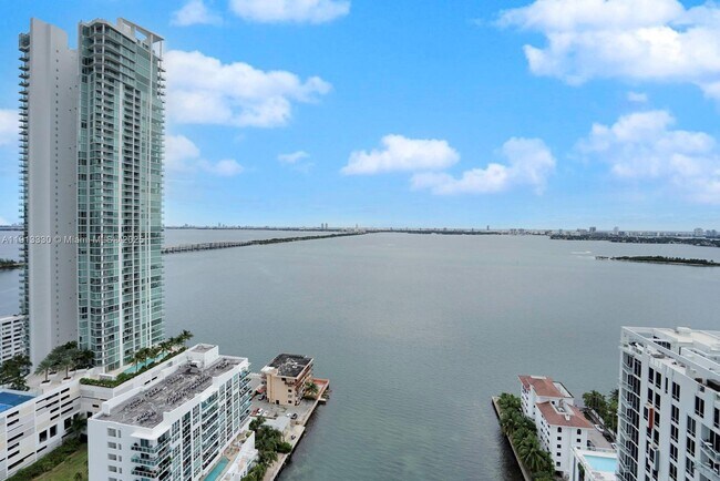 Building Photo - 460 NE 28th St