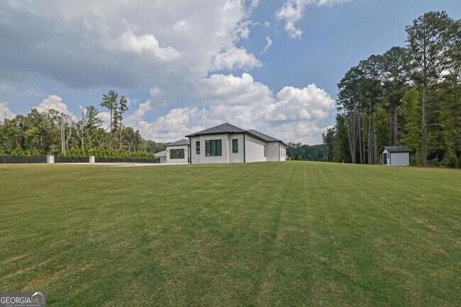 Building Photo - 2964 Old Peachtree Rd NE