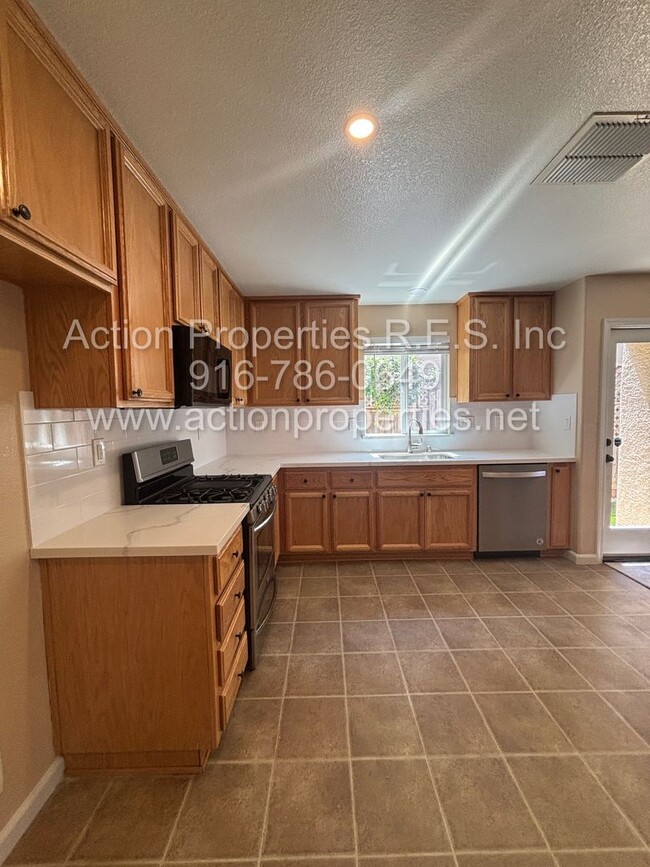 Building Photo - West Roseville LongMeadow 2 Gated, Single ...