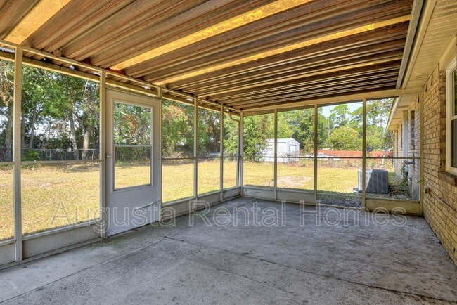 Building Photo - 3321 Jonathan Cir