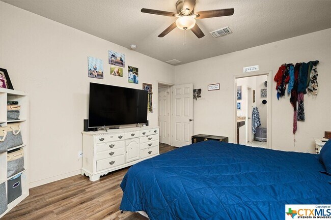 Building Photo - 114 Falcon Dr