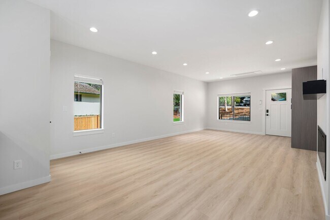 Building Photo - $2595 3 bedroom/2 1/2 bath Clearwood New Construction, Custom Chalet-style Home In Yelm.