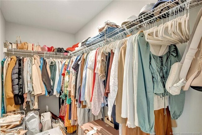 Building Photo - 396 SE Sea Hunt Wy