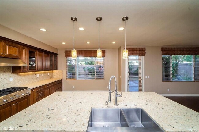 Building Photo - 5 br, 3.5 bath House - 29 Canyonwood