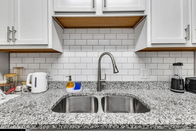 Building Photo - 3201 Stones Throw Ln