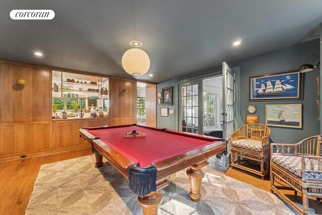 Building Photo - 20 Quogue St