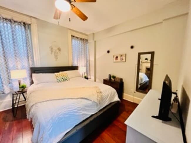 Building Photo - 227 W Broughton St