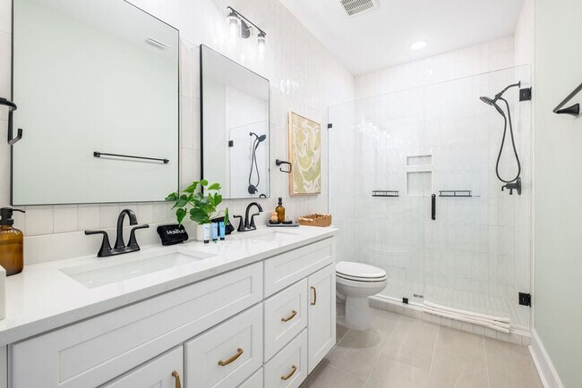 Building Photo - 19901 Charlie Claude Dr