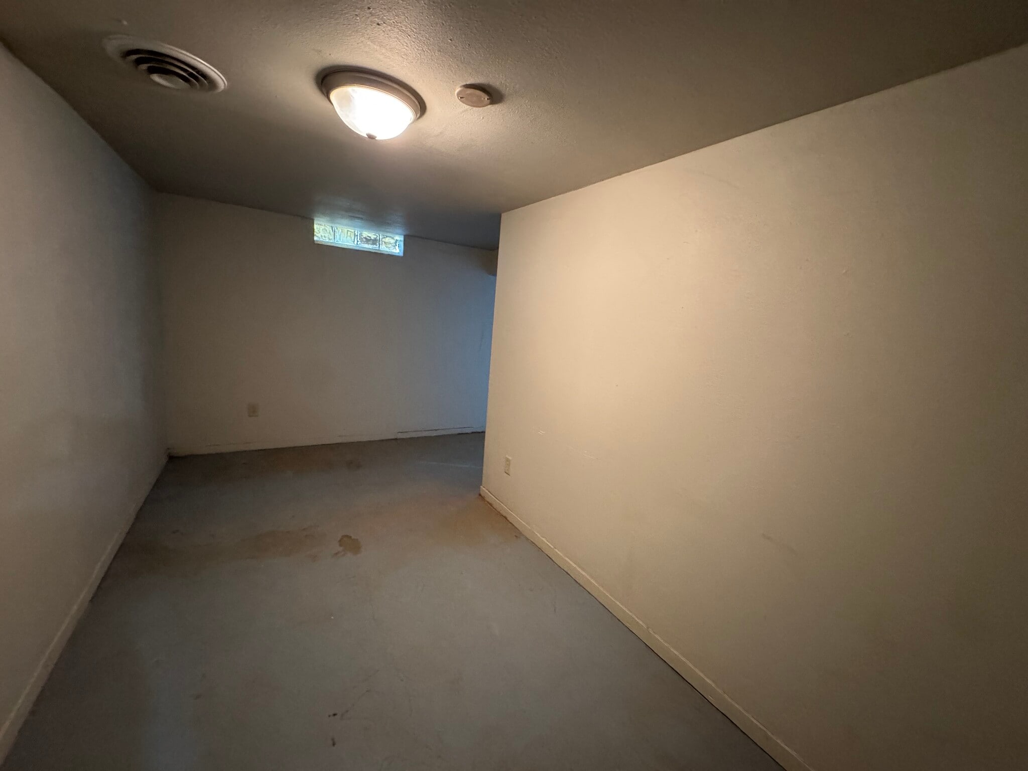 Building Photo - 647 Kennedy Ct