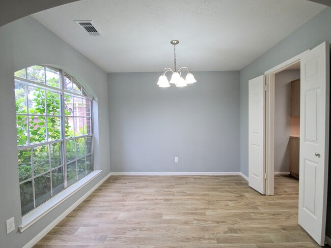 Building Photo - 4805 E Columbary Dr