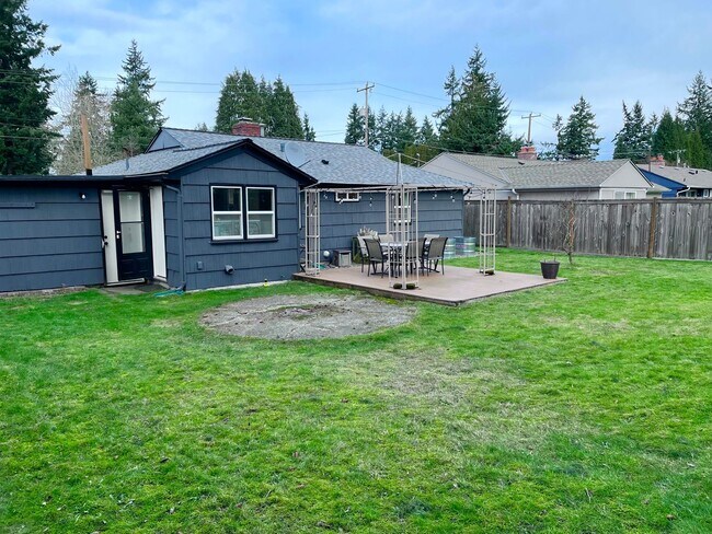 Building Photo - Beautifully Updated  Pinehurst Home