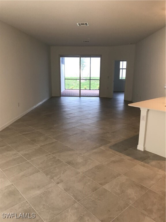 Building Photo - 2016 Vermont Ln