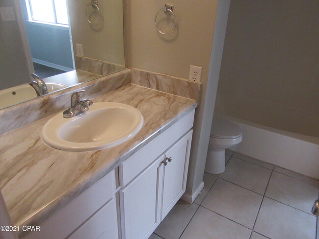 Building Photo - 2914 Sequoia Ave