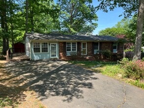 Building Photo - Charming 3-bedroom, 1.5-bathroom property in Pfafftown