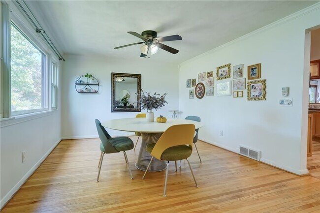 Building Photo - 984 Danby Dr