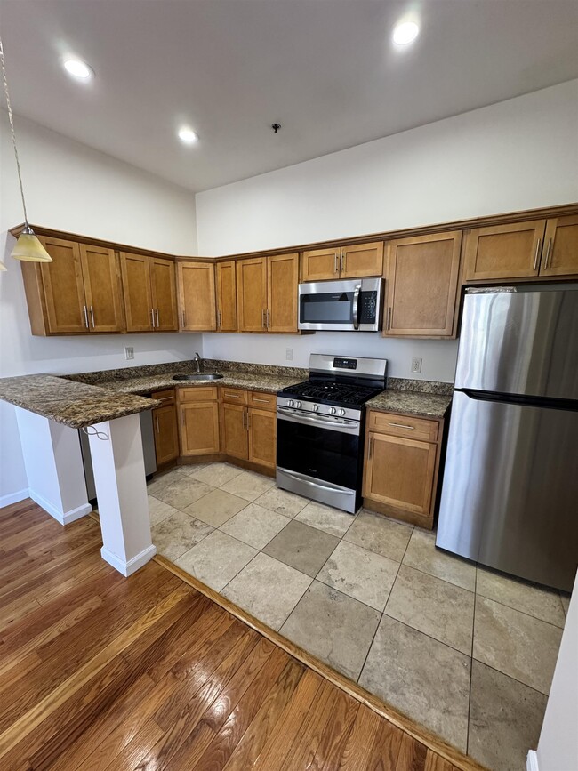 Building Photo - 123 43rd St