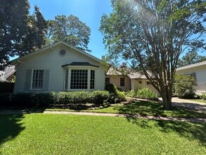 Building Photo - Gorgeous South Highlands 3 Bedroom Home