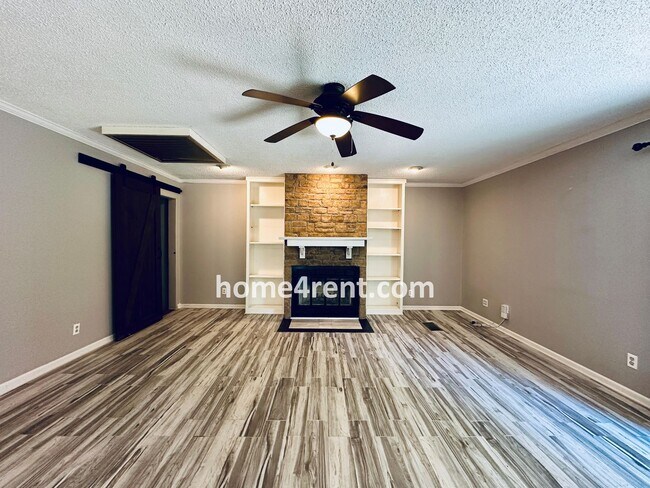 Building Photo - Overland Park Ranch w/ Wood Floors, Update...