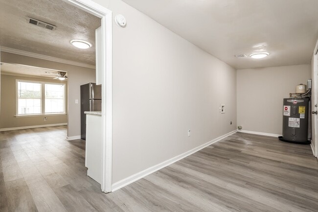 Building Photo - 7728 Aurora Dr