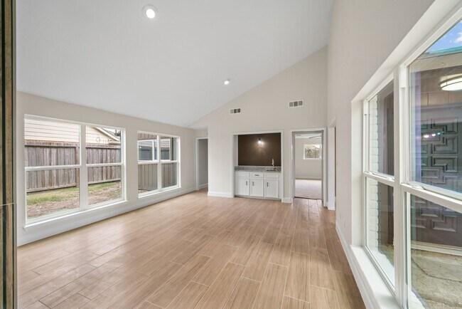 Building Photo - 15034 Rose Valley Dr