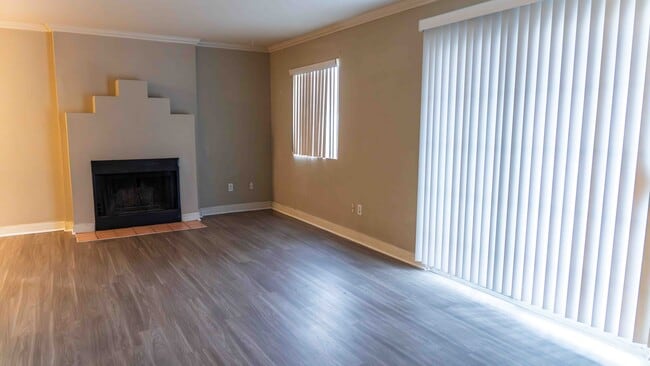 Building Photo - Beautiful Condo in a Gated Community Near ...