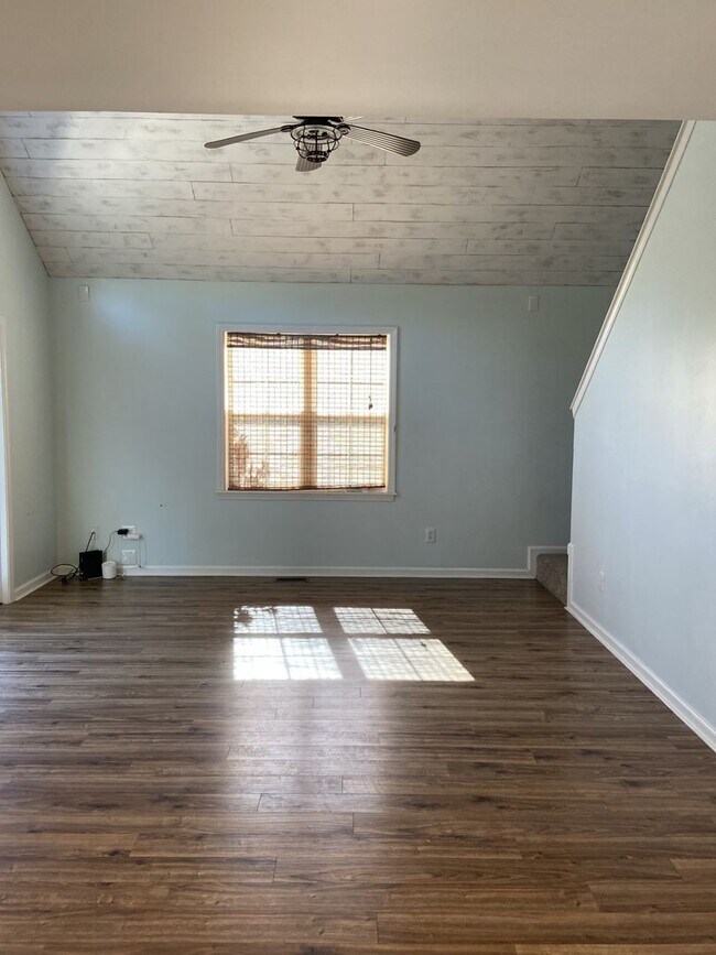 Building Photo - Beautiful home in Emerald Isle.