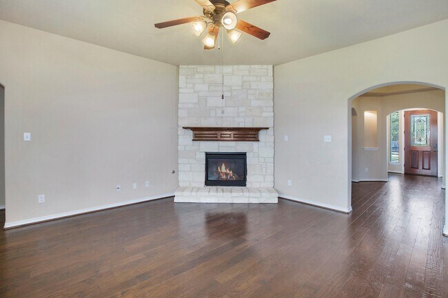 Building Photo - 23919 Via Renata Dr