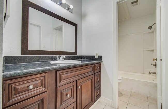 Building Photo - 9707 Richmond Ave.