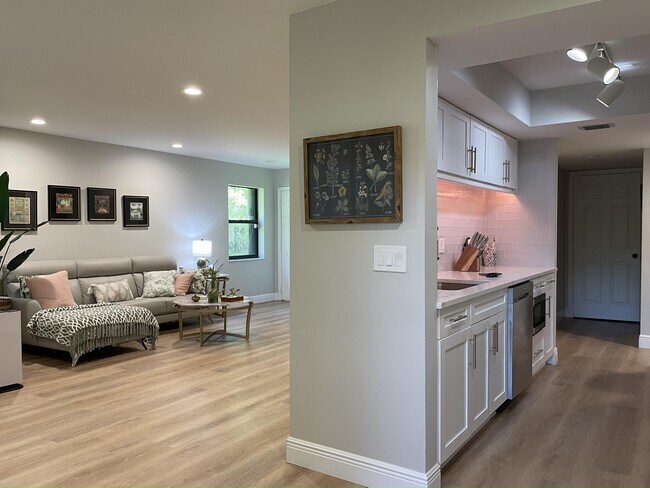 Building Photo - 12725 Shoreline Dr