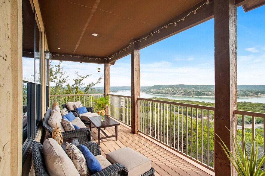 Building Photo - 18016 Edgewood Way