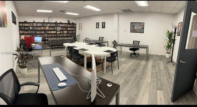 Building Photo - 240 Lakeview Dr