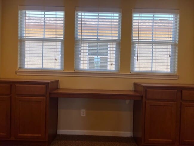 Building Photo - 3 Bedroom Home in Shasta View Gardens