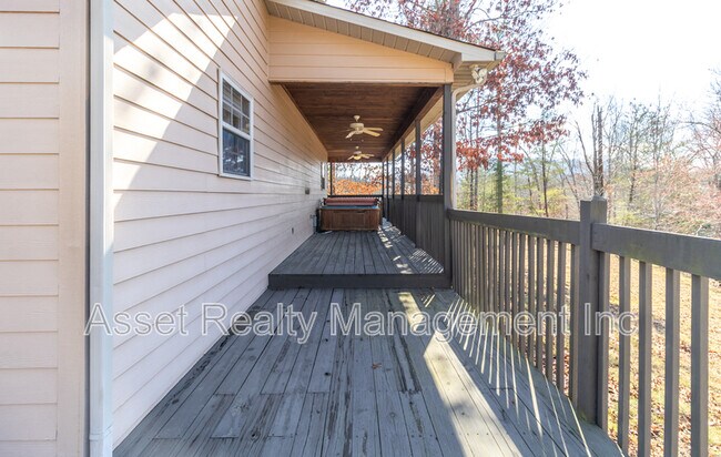 Building Photo - 306 White Cap Ln