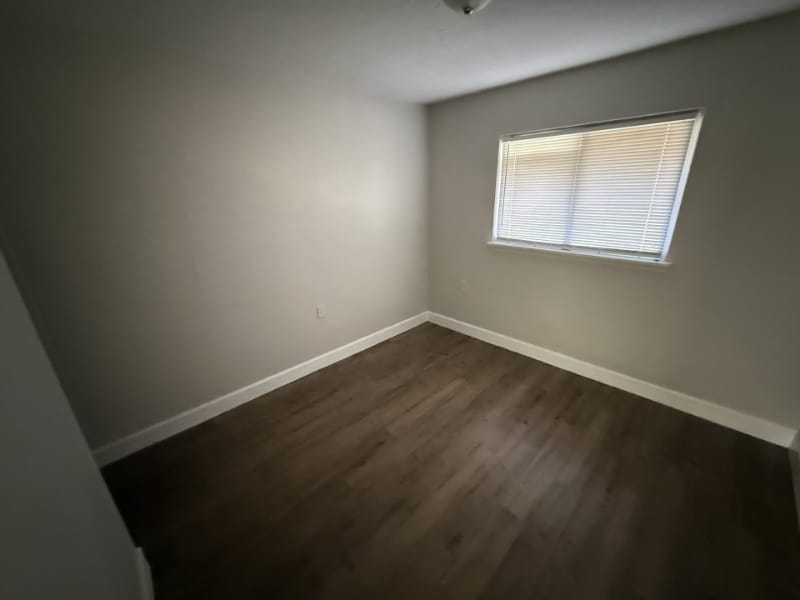 Building Photo - 508 9th Ave E