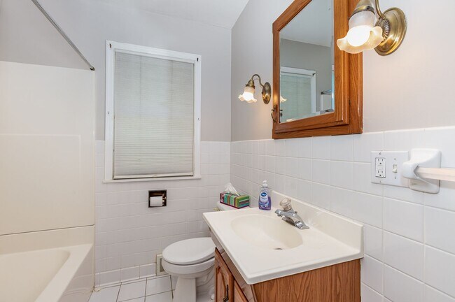Building Photo - 4 Bed | 2 bath House in Andover School Dis...