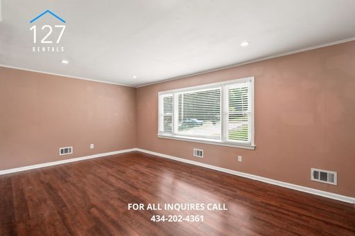Building Photo - Spacious 4-Bedroom Single Family home with Large Backyard & Ample Storage