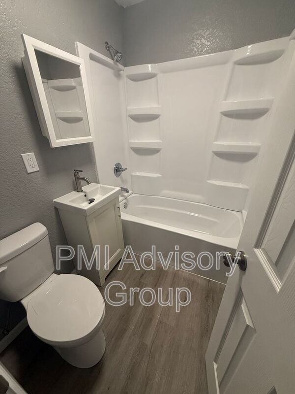 Building Photo - 2328 SW Eveningside Dr