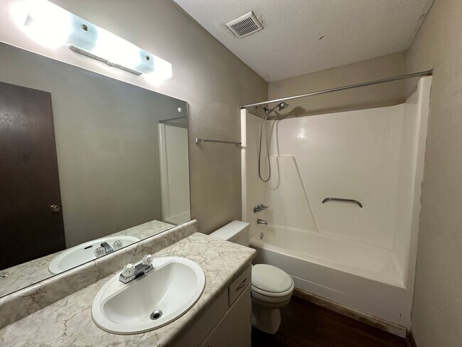 Building Photo - 2072 Pats Place
