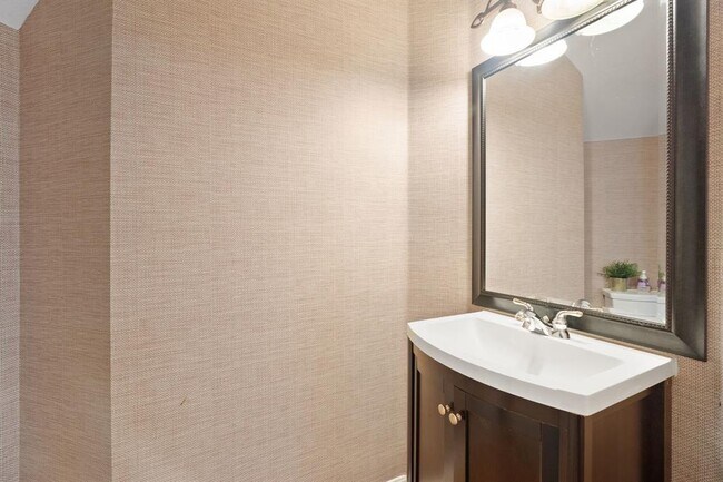 Building Photo - 15224 Calaveras Dr