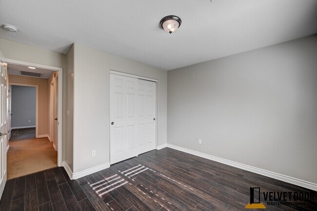 Building Photo - 853 Middle Valley St