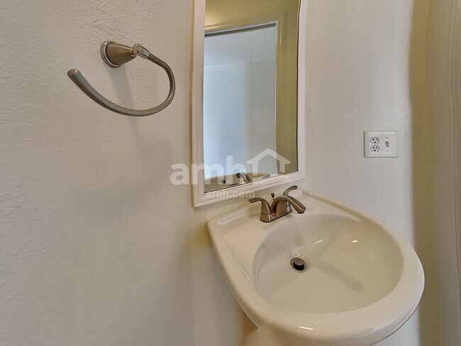 Building Photo - 12723 Longcrest Dr