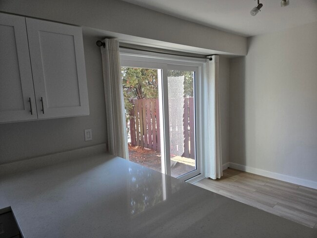 Building Photo - 2136 Rugen Rd