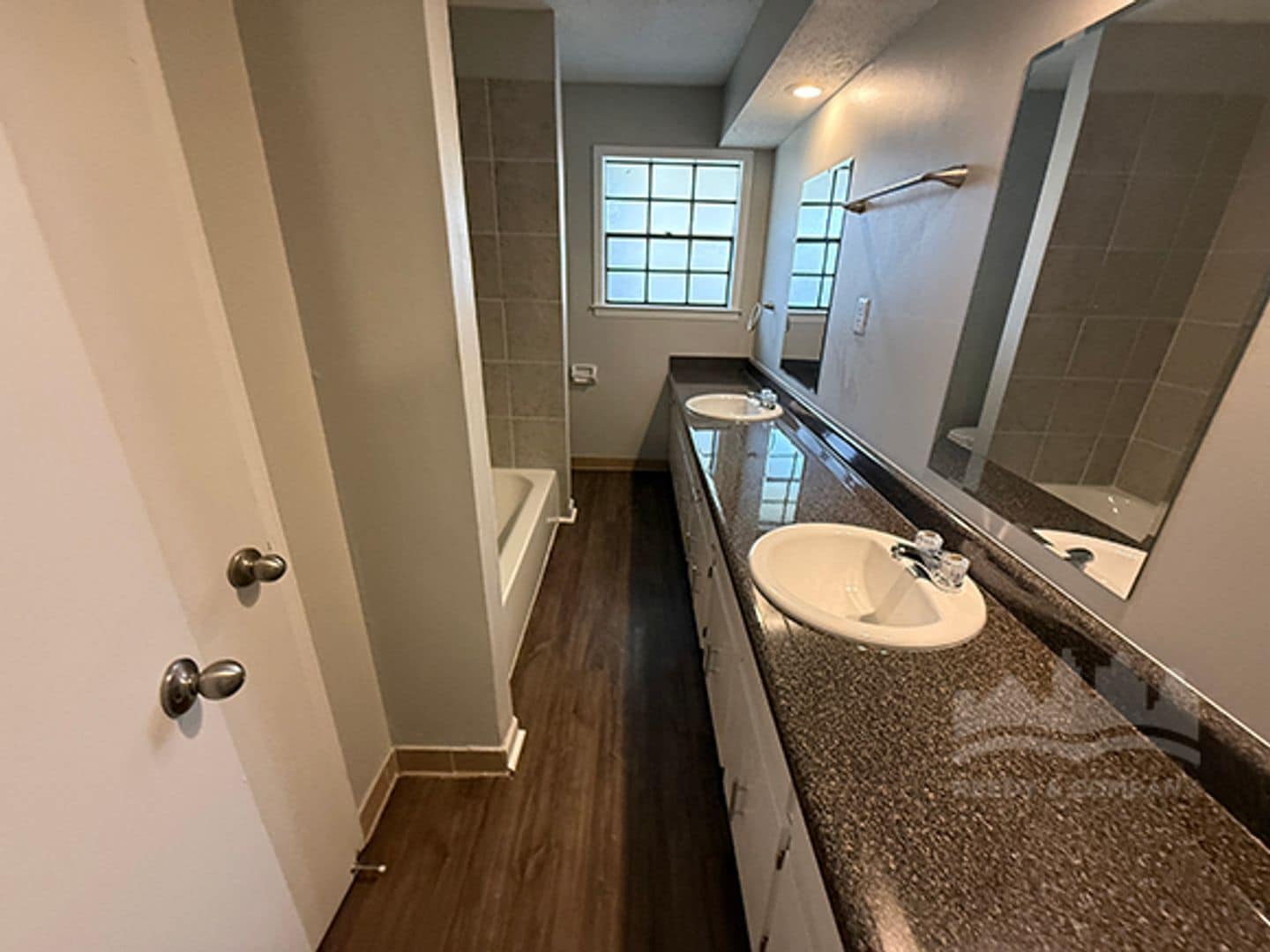 Building Photo - 5700 Ridgetop Dr