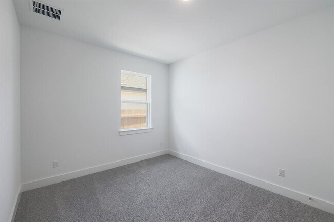 Building Photo - 182 Yarbrough Dr